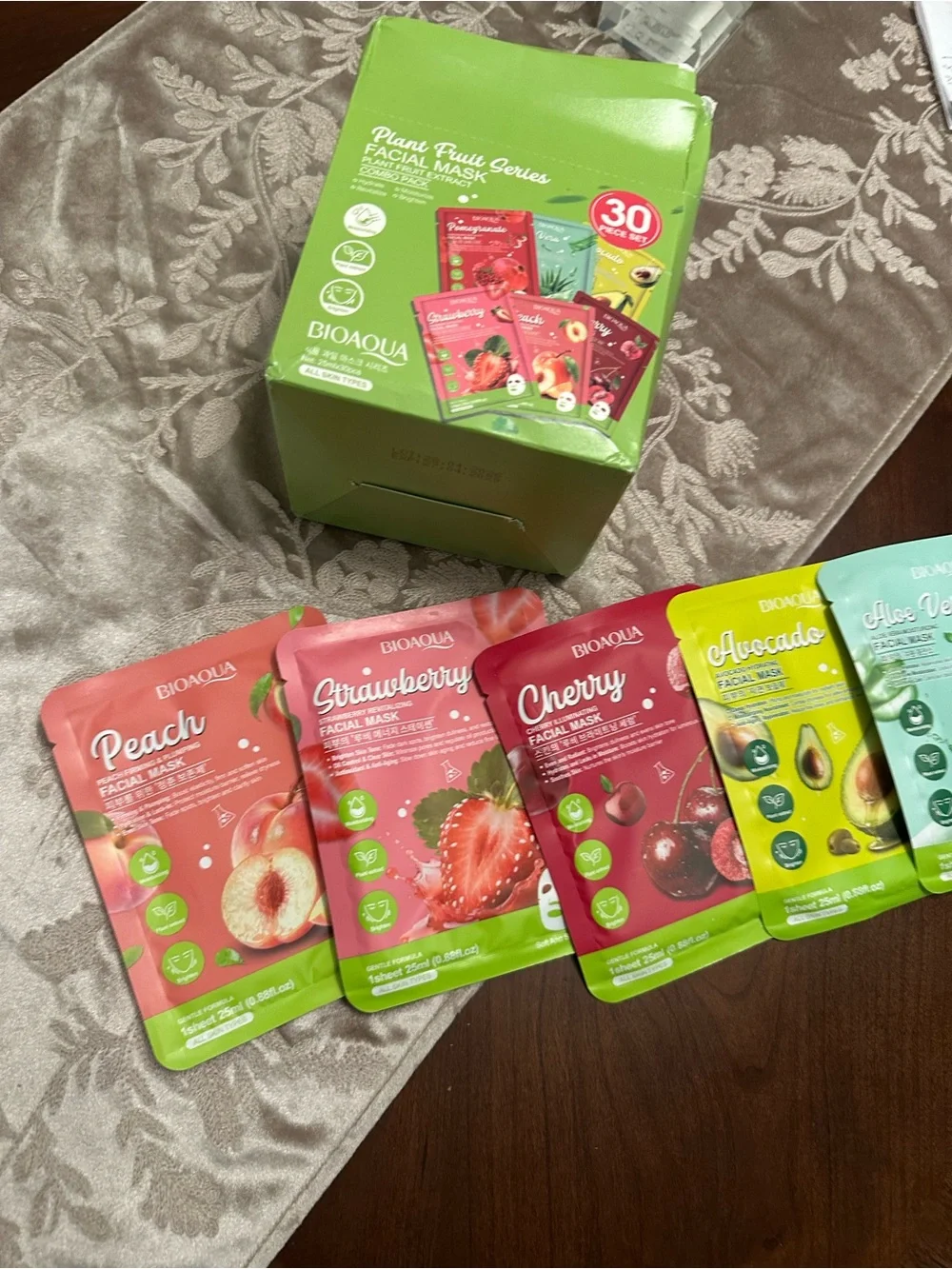 Aqua Women’s Skincare Mask Pack — Green Box with Pink Sachets